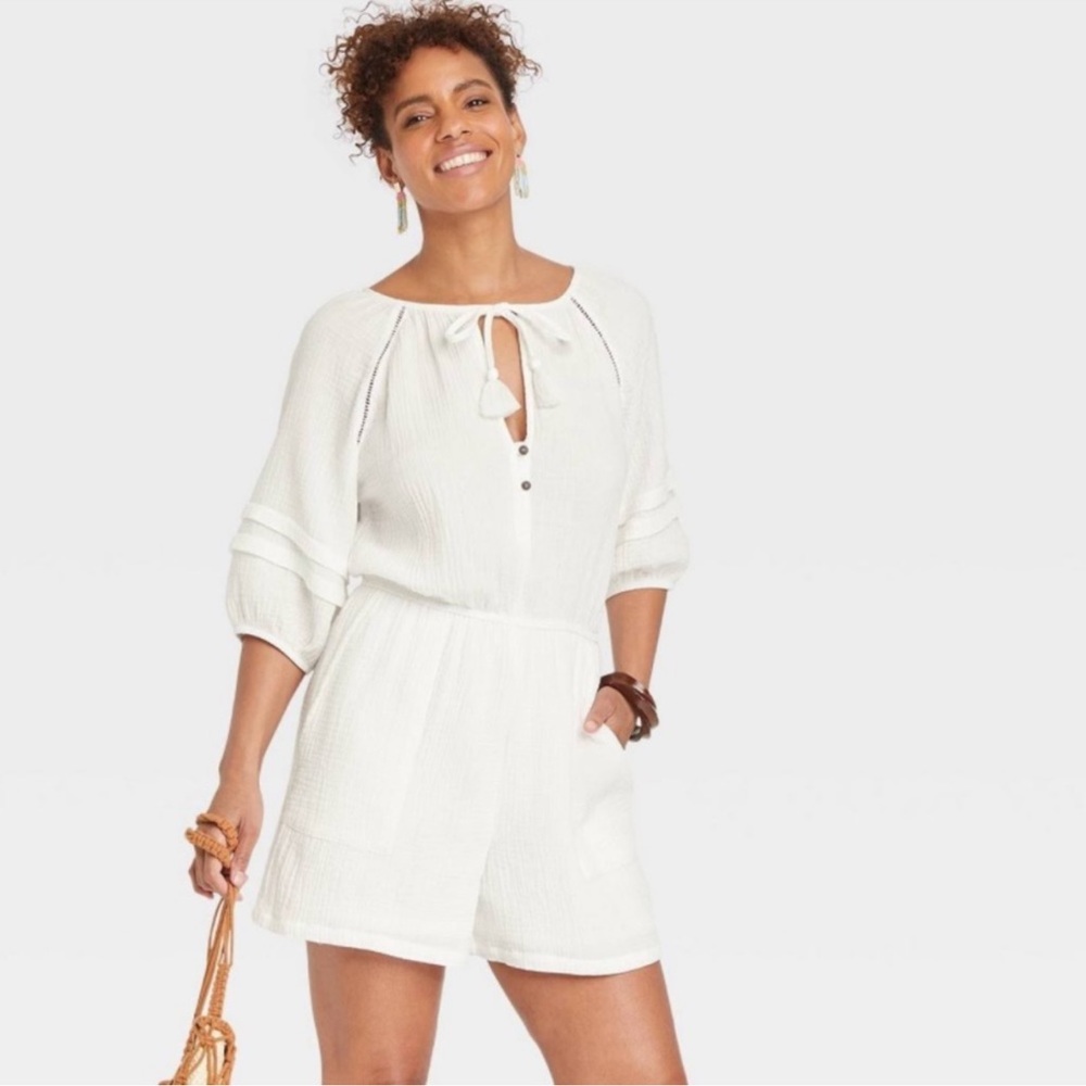 Knox Rose NWOT Women's White Keyhole Neck Tie Half Sleeve Gauze Romper